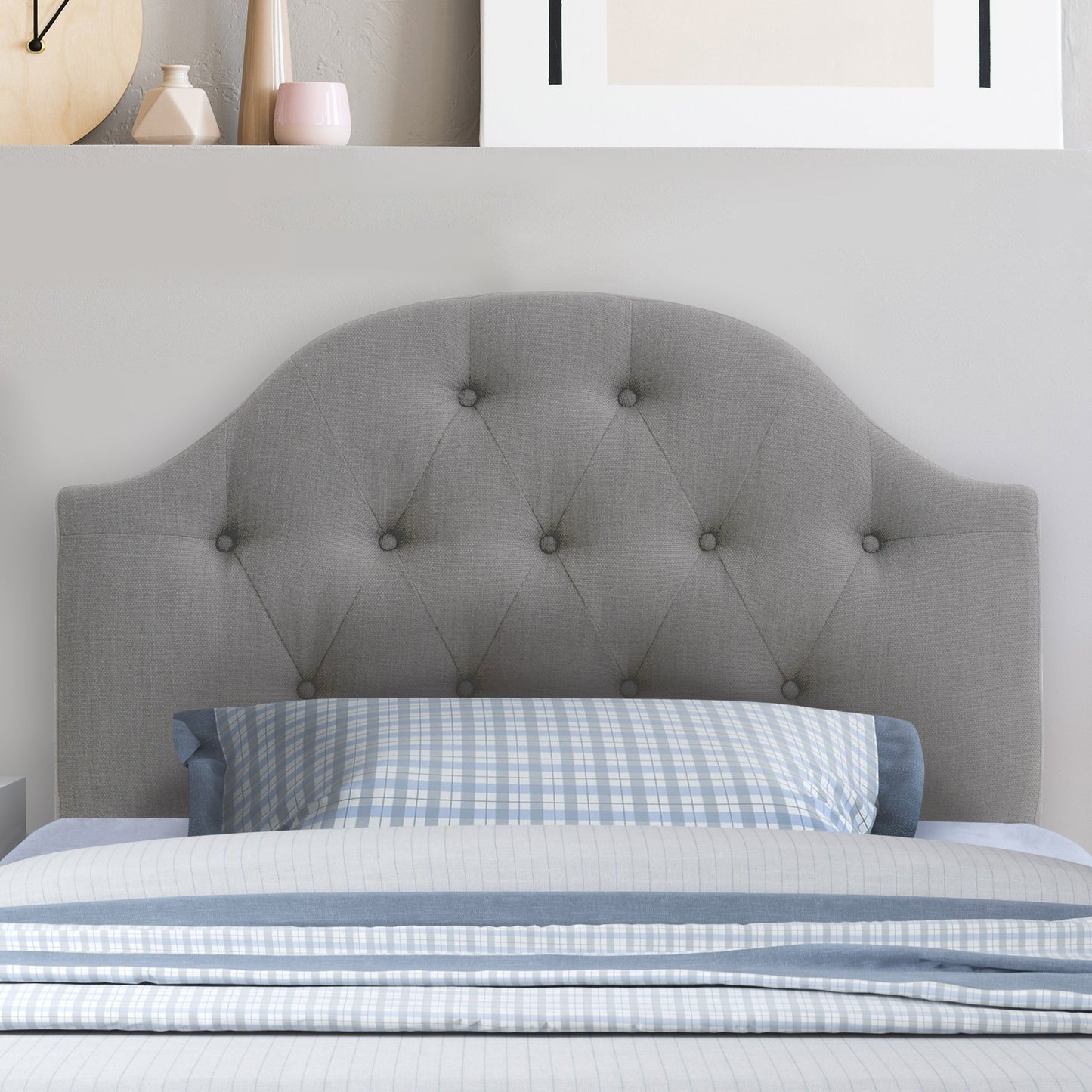 Elegant gray diamond tufted headboard for twin/single bed, featuring plush upholstery, button detailing, and a sophisticated design that adds a touch of luxury to any bedroom decor.