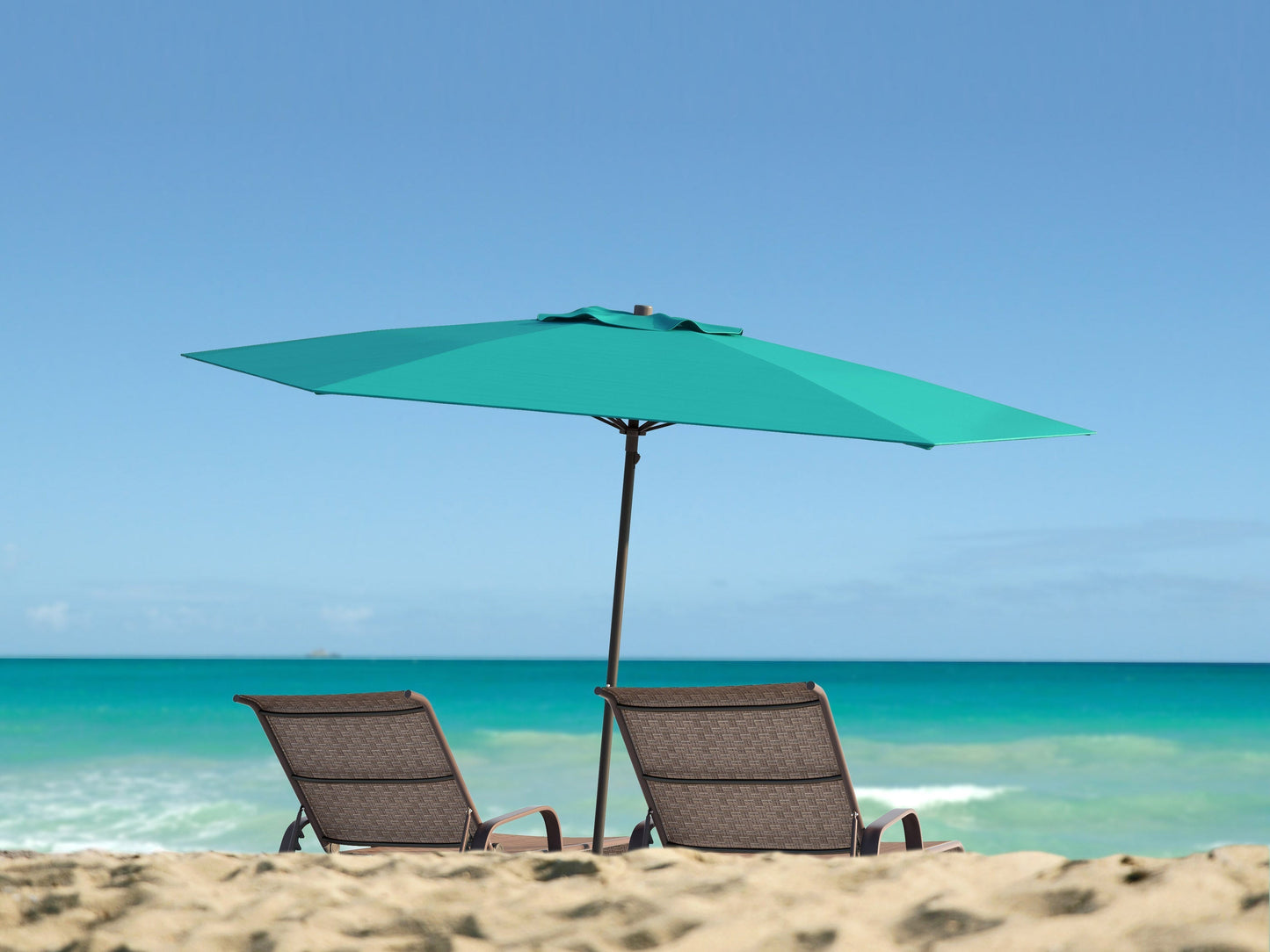 Turquoise 7.5ft beach umbrella with UV-resistant fabric, sturdy aluminum pole, and tilt mechanism for adjustable shade on sandy beaches or patios.